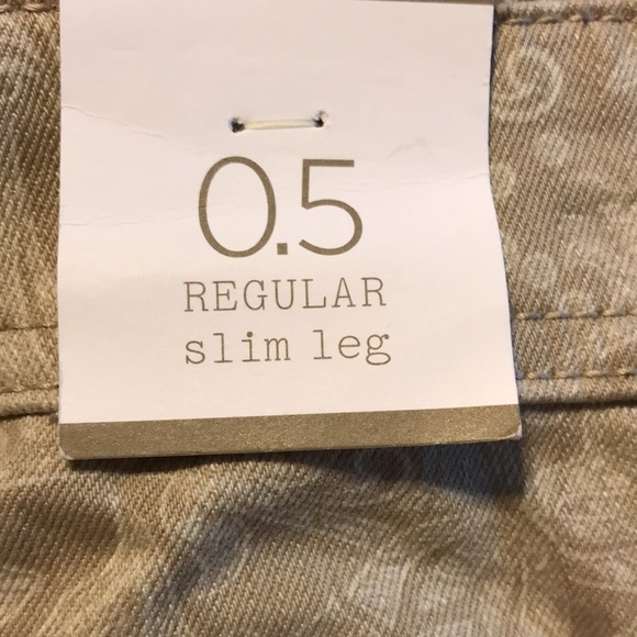 🎁Chico’s NWT Tan & Cream Slim Jeans Small🎁 - Picture 6 of 8